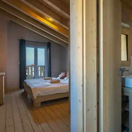 Bellavista With 8 Bedrooms, Private Pool And Sauna Premantura