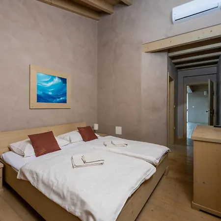 Bellavista With 8 Bedrooms, Private Pool And Sauna