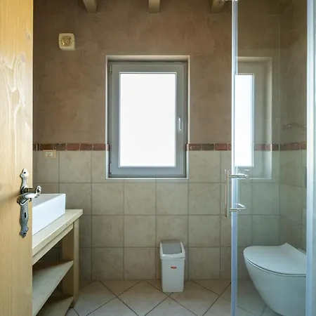 Bellavista With 8 Bedrooms, Private Pool And Sauna 빌라 *