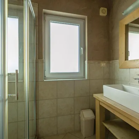 Bellavista With 8 Bedrooms, Private Pool And Sauna