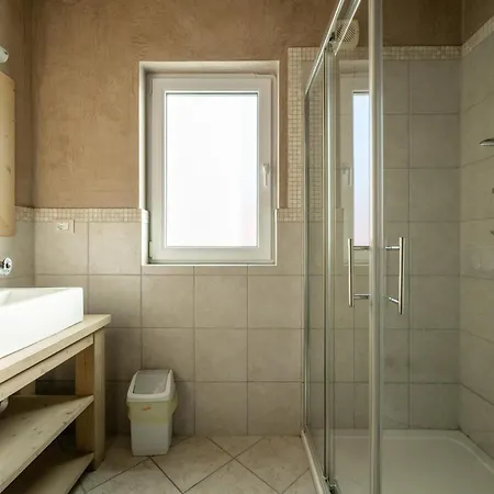 Bellavista With 8 Bedrooms, Private Pool And Sauna 빌라