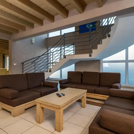 Bellavista With 8 Bedrooms, Private Pool And Sauna