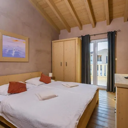 Bellavista With 8 Bedrooms, Private Pool And Sauna *