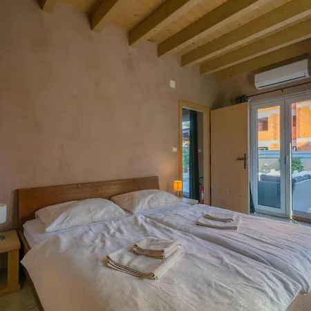 Bellavista With 8 Bedrooms, Private Pool And Sauna 프레멘투라