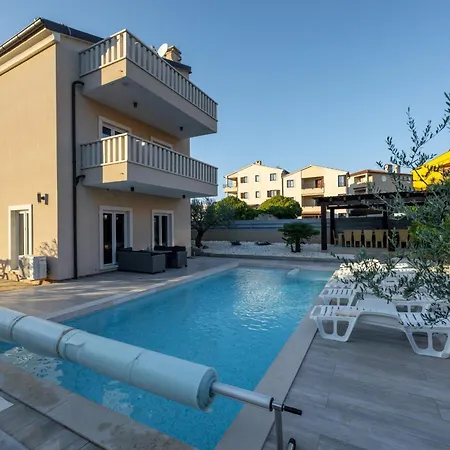 Bellavista With 8 Bedrooms, Private Pool And Sauna 빌라