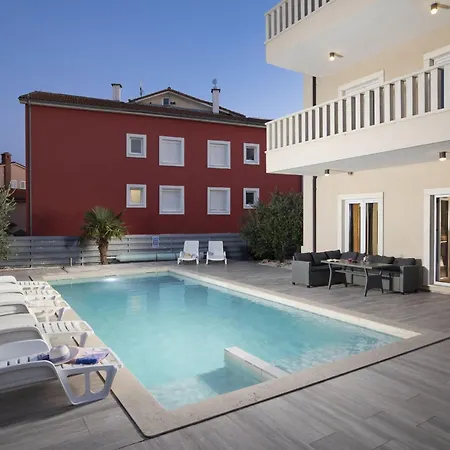 Bellavista With 8 Bedrooms, Private Pool And Sauna 빌라 프레멘투라