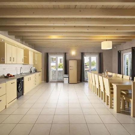 Bellavista With 8 Bedrooms, Private Pool And Sauna Villa *