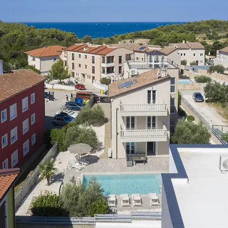 Villa Bellavista With 8 Bedrooms, Private Pool And Sauna Premantura