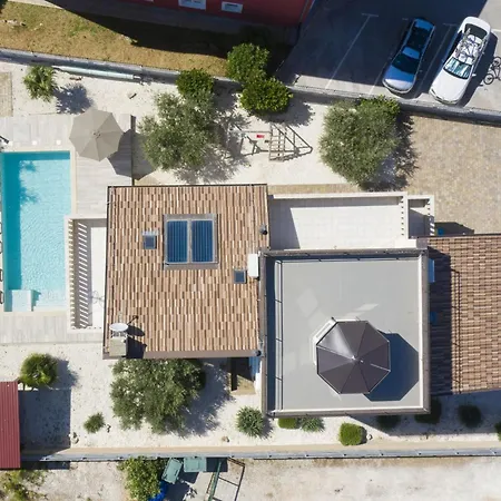 Bellavista With 8 Bedrooms, Private Pool And Sauna Premantura