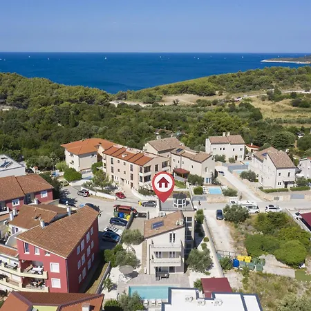 Bellavista With 8 Bedrooms, Private Pool And Sauna